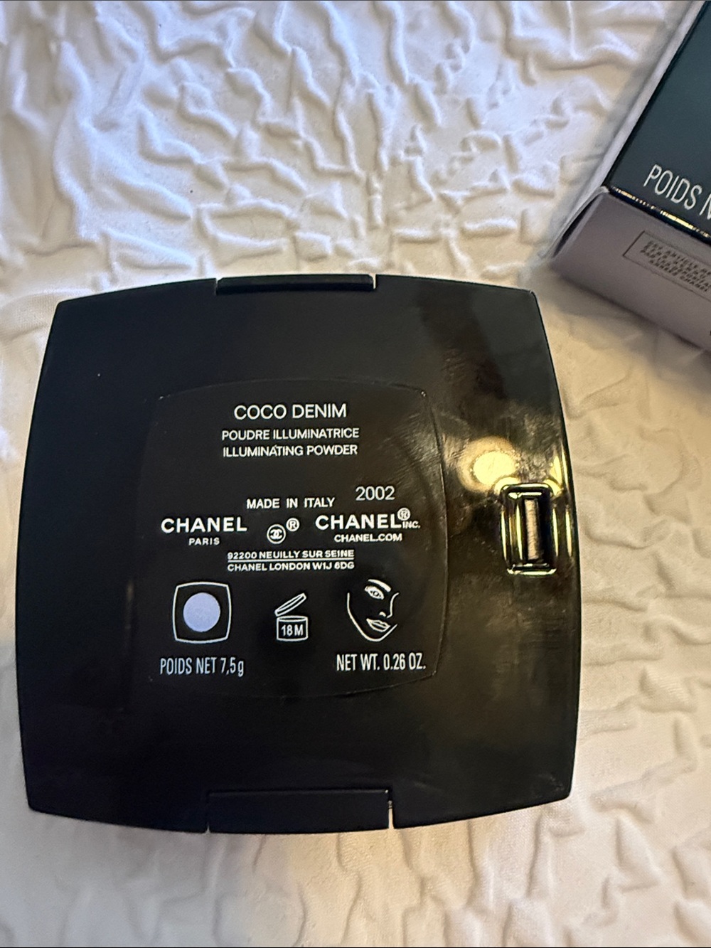 CHANEL Illuminating Powder Highlighter Compact in Coco Denim - Picture 4 of 4